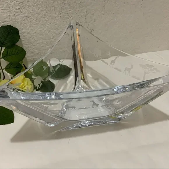 Vintage Mikasa triangular Vase Safari Animals Etched Around The topretired 8lb